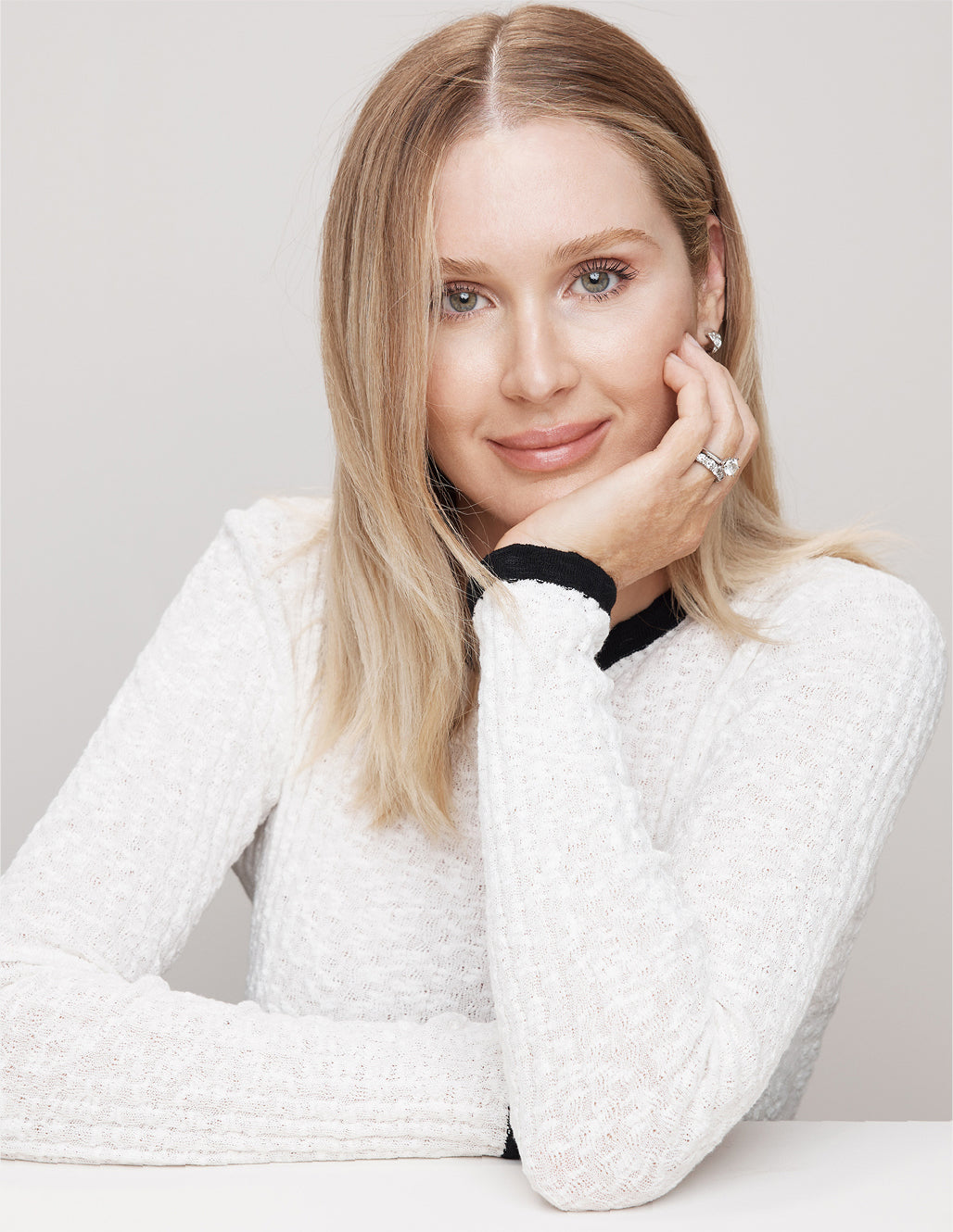 专家触摸。梅兰妮-格兰特的皮肤健康指南，从内到外。