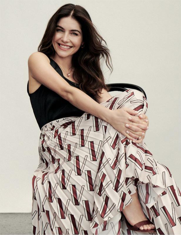 让这位名人的面部护理师保持光彩的整体美容程序