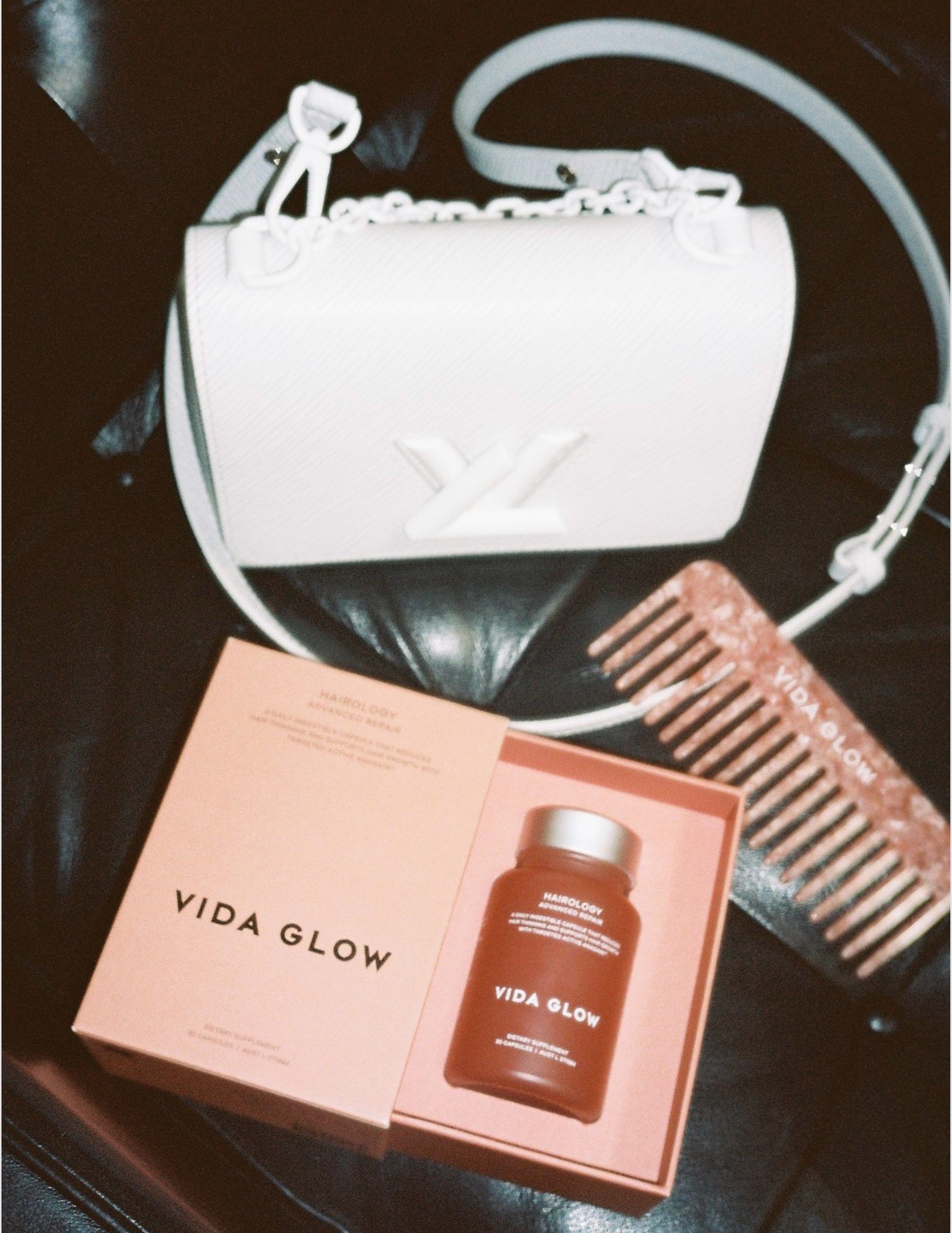 紧张的发丝。如何在压力引起的脱发后重振你的生活方式